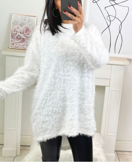 SOFT TUNIC SWEATER WITH WHITE 8340 NECKLACE