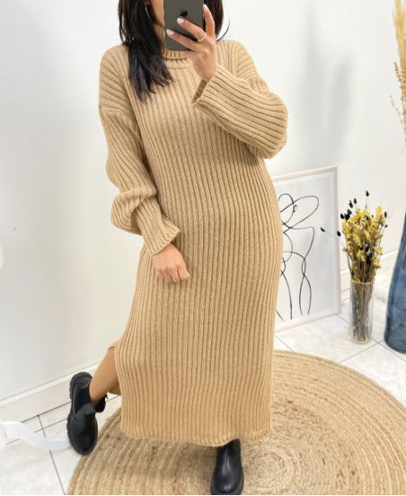 VESTIDO DE PUNTO DE CUELLO ALTO CON ABERTURA AW742 CAMEL