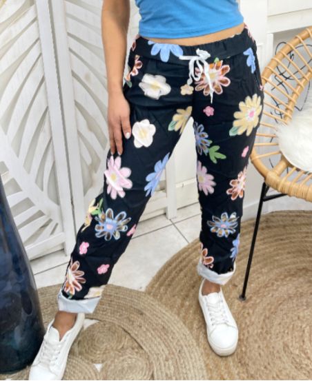 JOGGINGBROEK MET BLOEMENKNIJPEFFECT PE383 ZWART