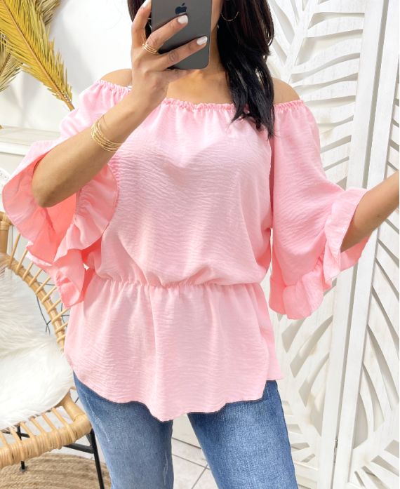 TOP CON SCOLLO ELASTICIZZATO IN PE935 ROSA