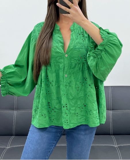 PE1361 BLUSE MIT STICKEREI IN GRÜN