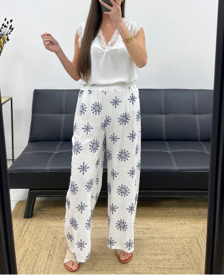 BESTICKTE HOSE PE2214 WEISS