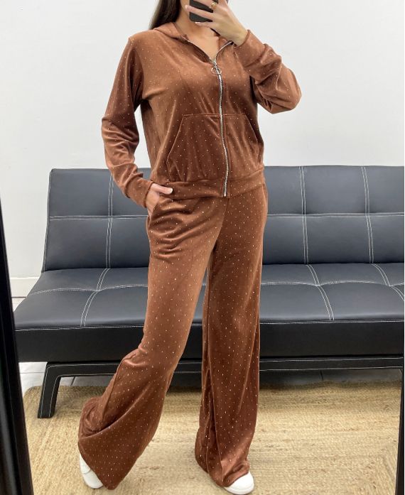 HOODED VEST + 2-POCKET TROUSERS SET WITH CHOCOLATE STUDDED VELVET AH36382
