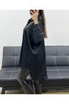 PLUS SIZE ZWARTE SATIJNEN TUNIEKJURK MET STUDS AH36386
