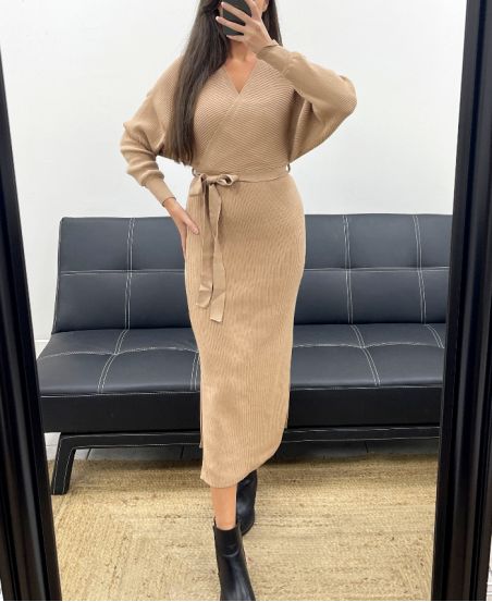 LANGES KLEID AUS RIPPSTRICK MIT SCHLITZEN + AH250645 GÜRTEL