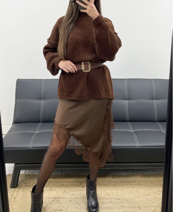 VESTIDO ASIMÉTRICO DE SATÉN DE ENCAJE CON ABERTURA DE CHOCOLATE AH250685