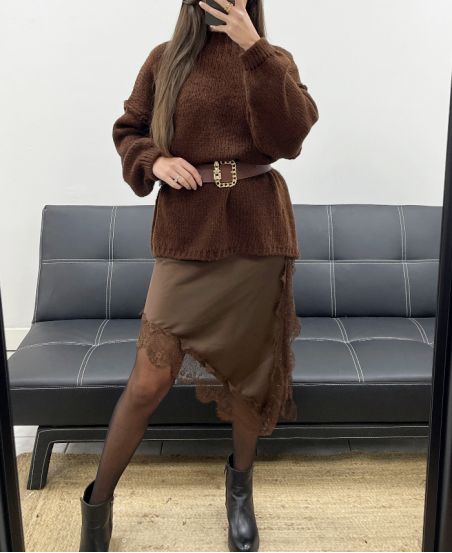 VESTIDO ASIMÉTRICO DE SATÉN DE ENCAJE CON ABERTURA DE CHOCOLATE AH250685