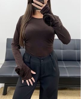 CHIQUE TOP MET MOUWEN AH250627 CHOCOLADE