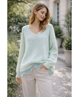 MIĘKKI, OVERSIZE'OWY SWETER Z KORONKOWĄ BAZĄ PE2244 PASTELOWĄ ZIELONĄ