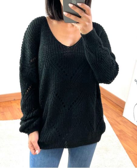 PULLOVER CON SCOLLO A V AJOURE 954 NERO