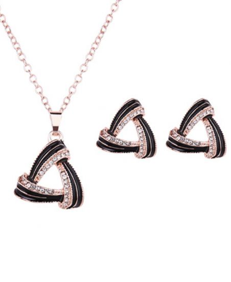 PENDENTIF TRIANGLE EVIDE NOIR