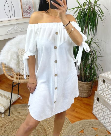 Biała sukienka z elastycznym dekoltem z guzikami M43